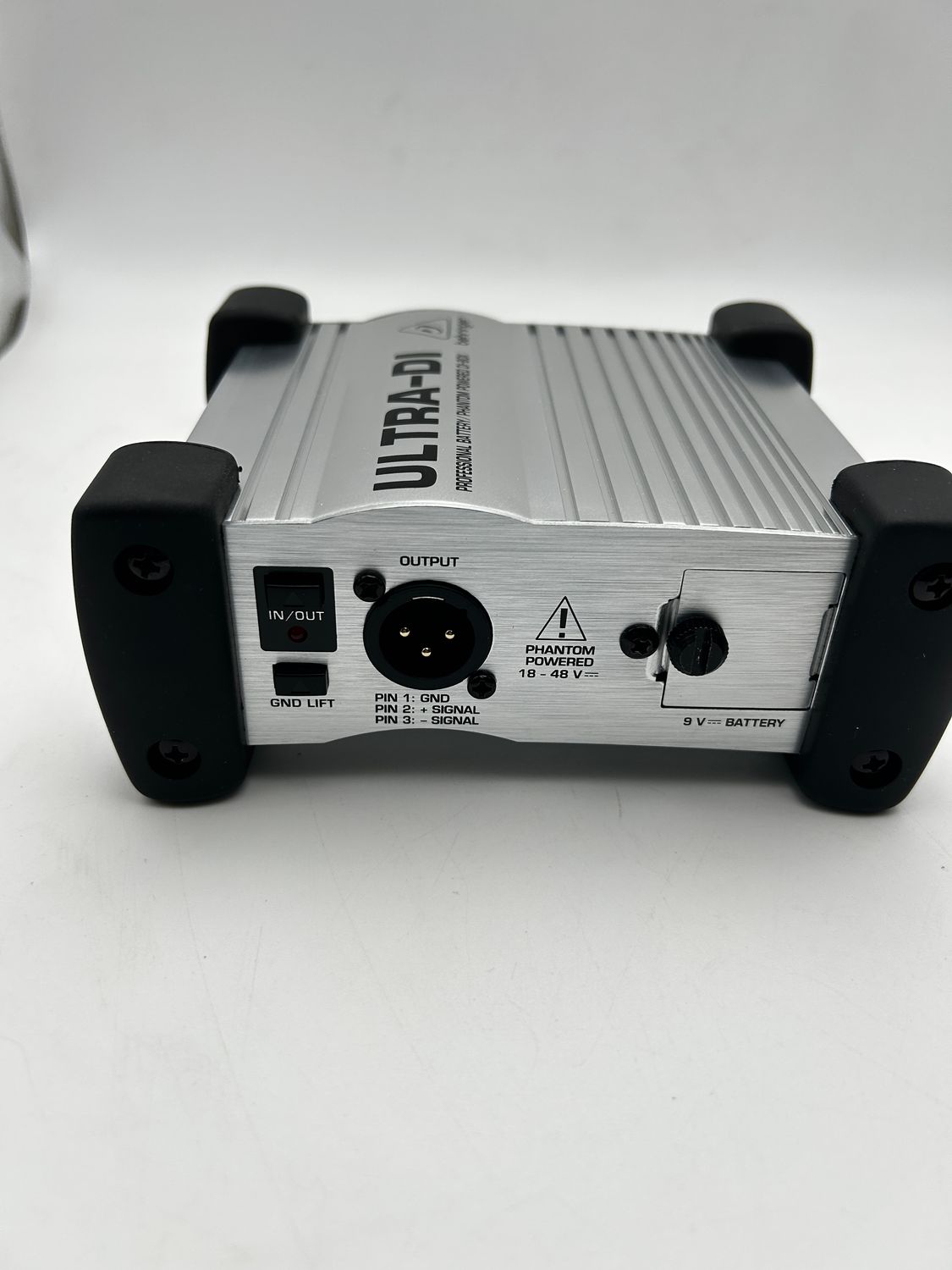 Behringer DI100 Profesjonalny aktywny DI box z zasilaniem fantomowym