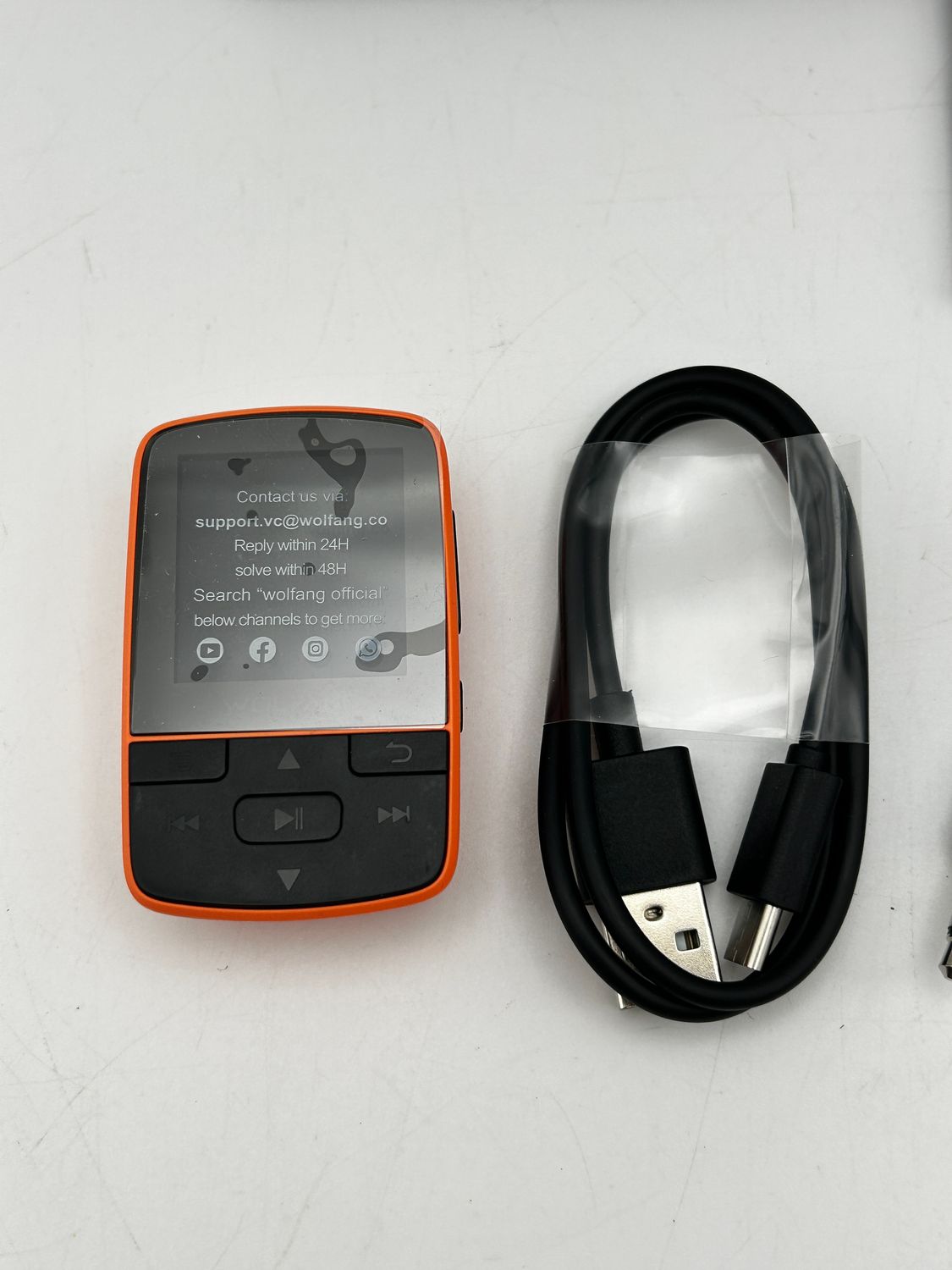 Odtwarzacz MP3 WOLFANG WMP01 Bluetooth 5.2 radio FM klips pomarańczowy