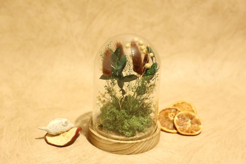 Petite cloche de fleurs séchées marron
