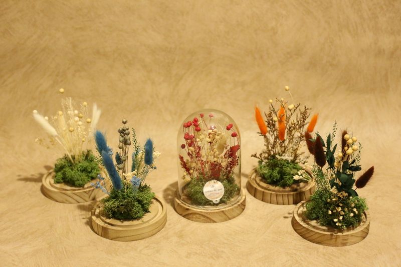 Grande cloche de fleurs séchées
