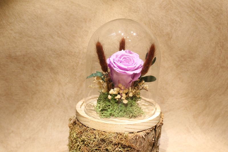 Petite cloche personnalisée avec fleurs séchées marrons + 1 rose éternelle