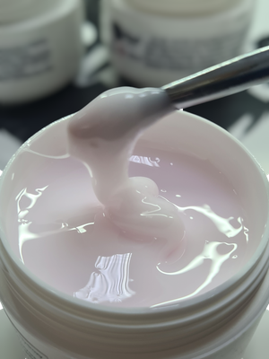 Soft white -mlijecno bijeli sa toplim roza  podtonom 30 ml
