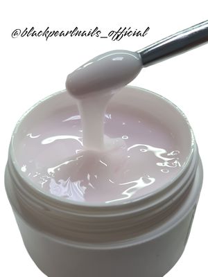 Soft white -mlijecno bijeli sa toplim roza  podtonom 30 ml