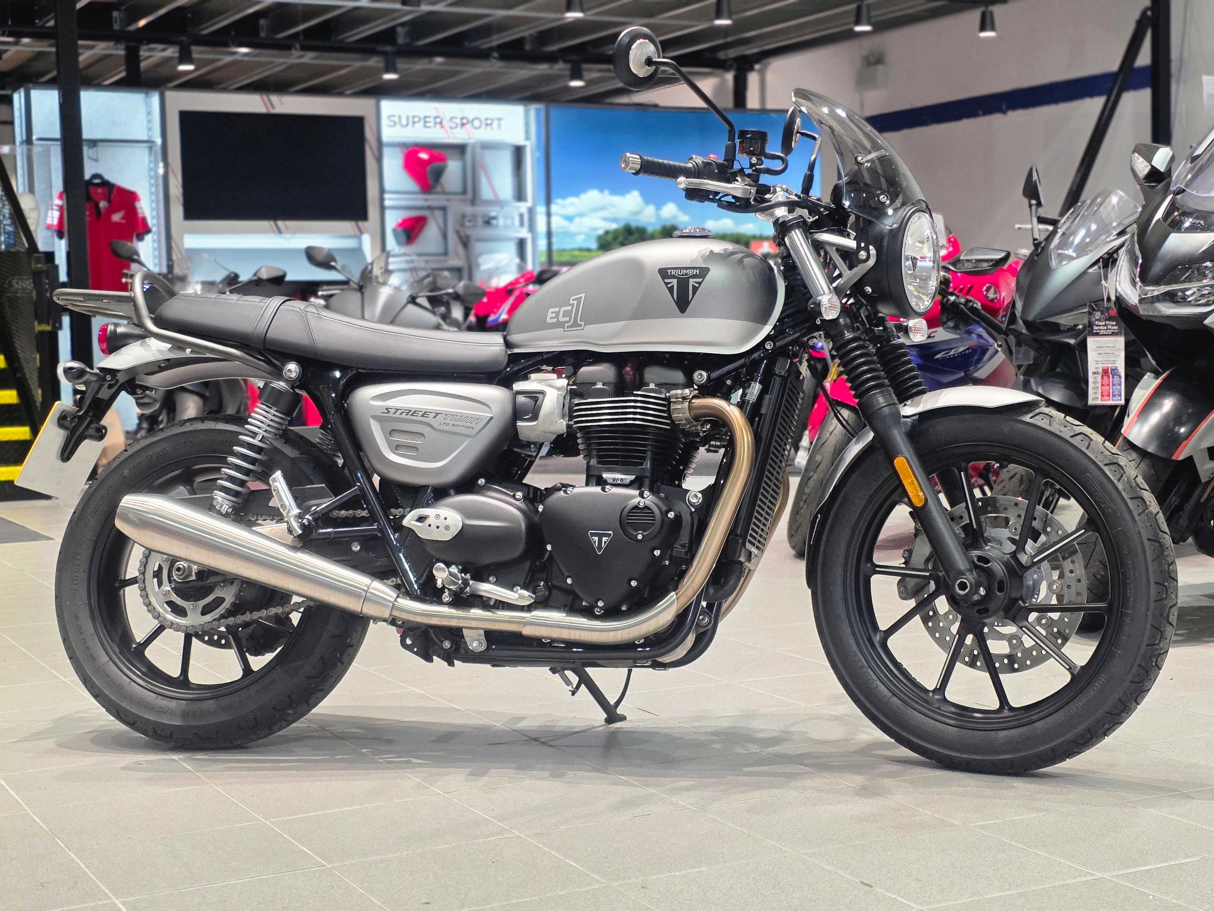 Triumph Street Twin 900