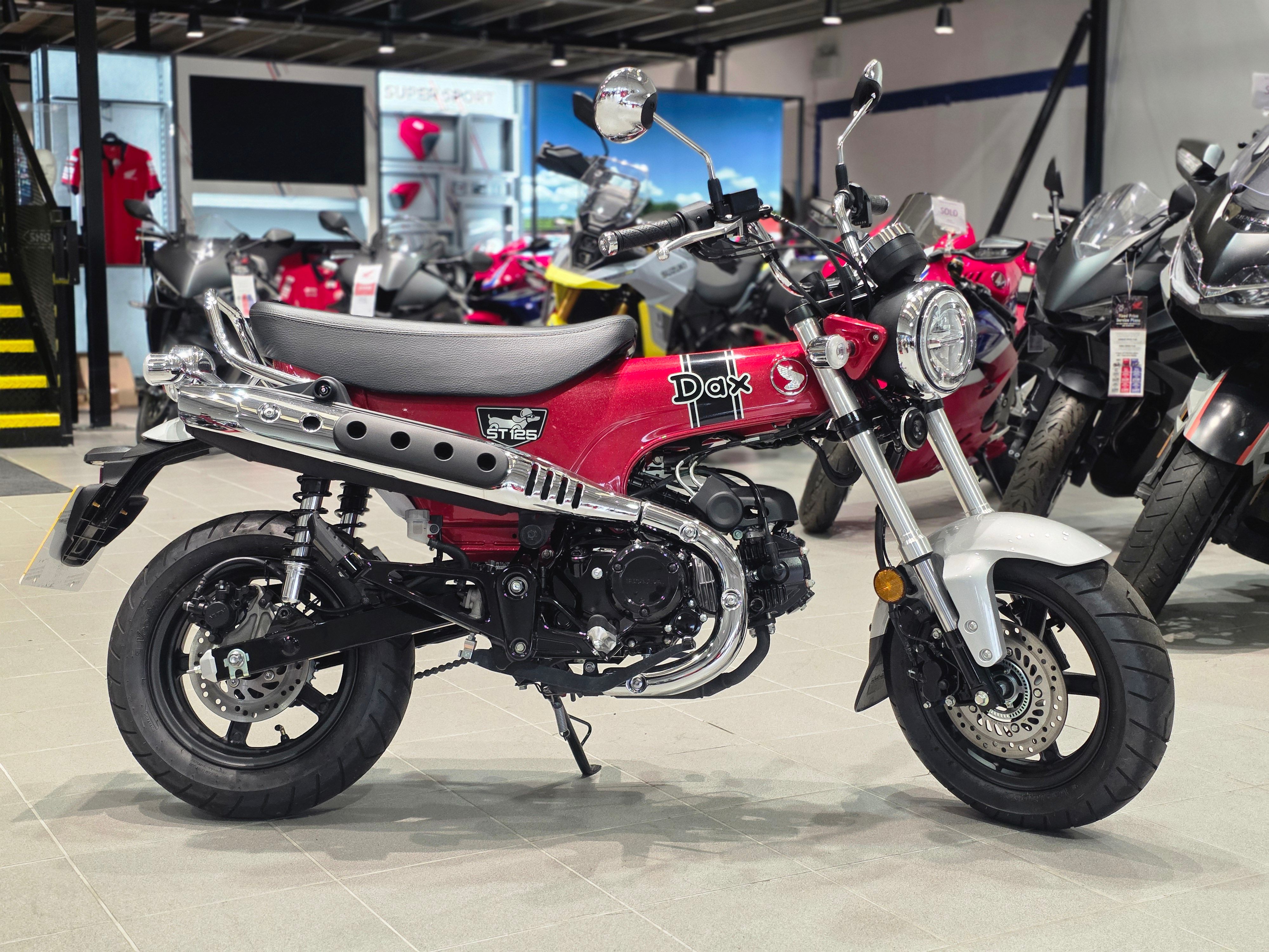 Honda ST125 Dax
