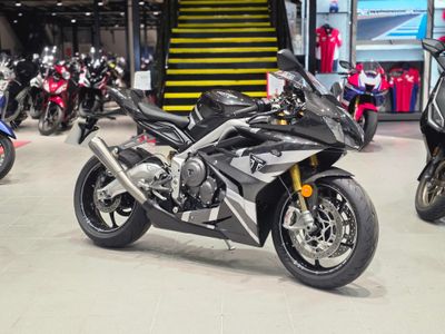 Triumph Daytona 765 Moto2 Triumph Daytona 765 Moto2
