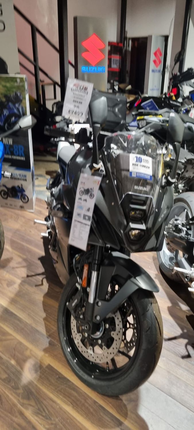 Suzuki GSX-8R