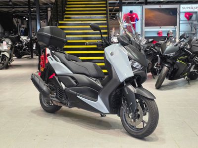 Yamaha X-MAX 125