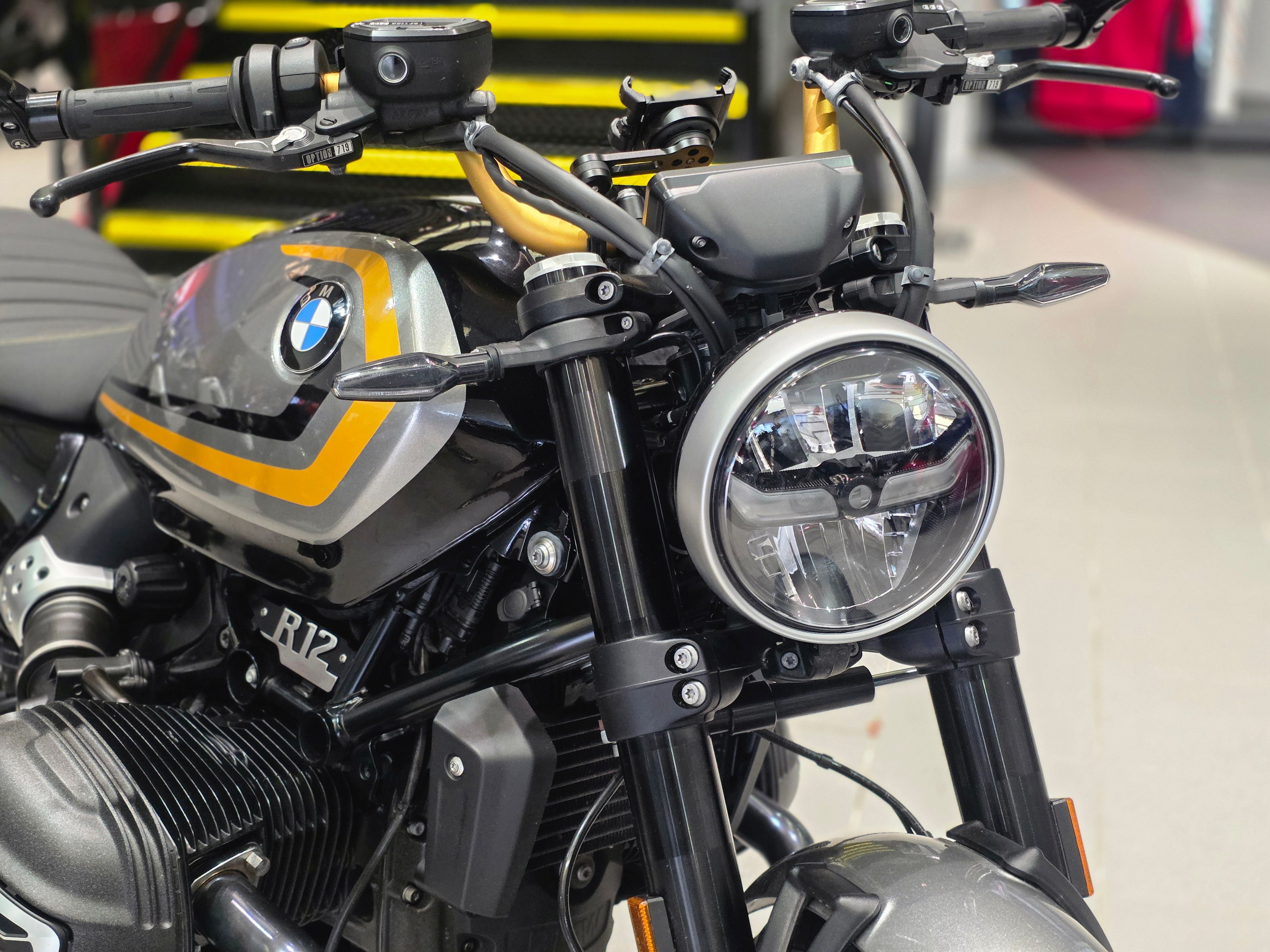 BMW R12