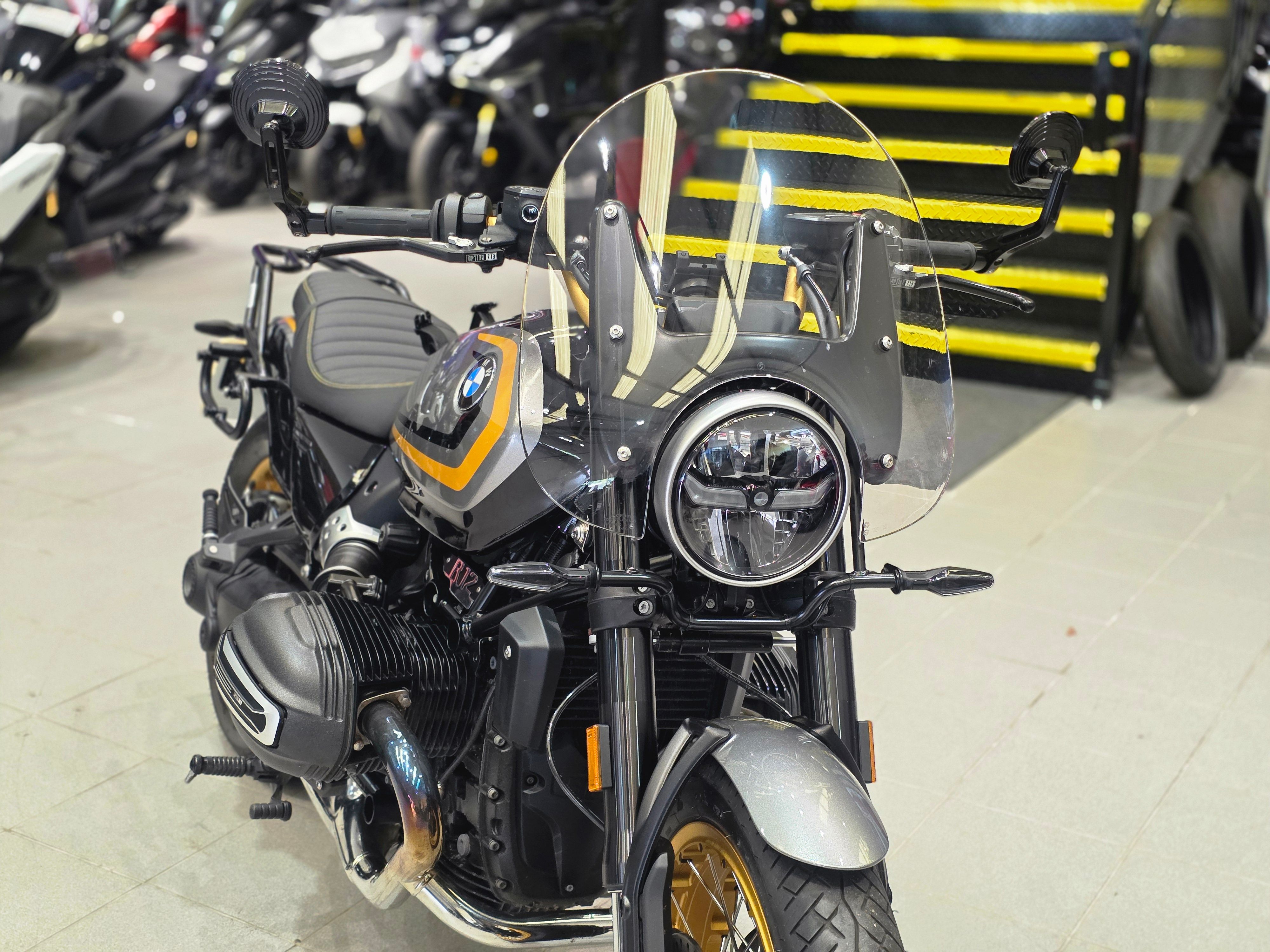 BMW R12