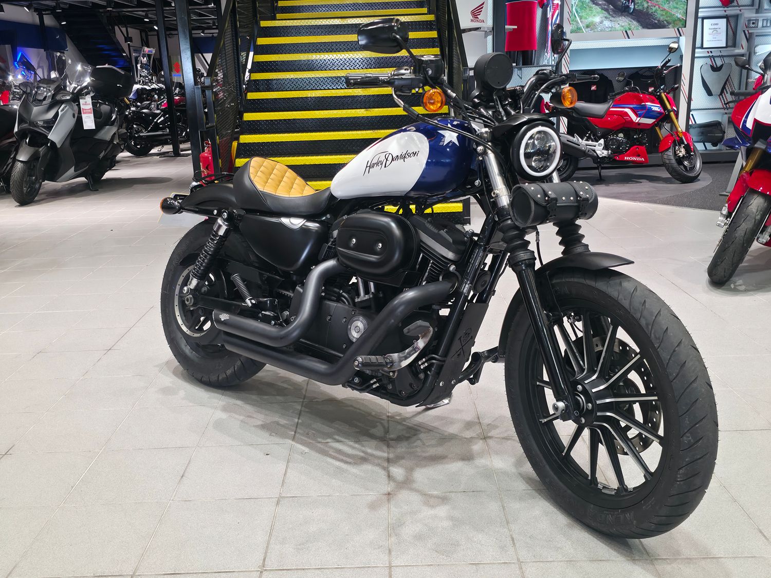 Harley Davidson XL883 N Iron