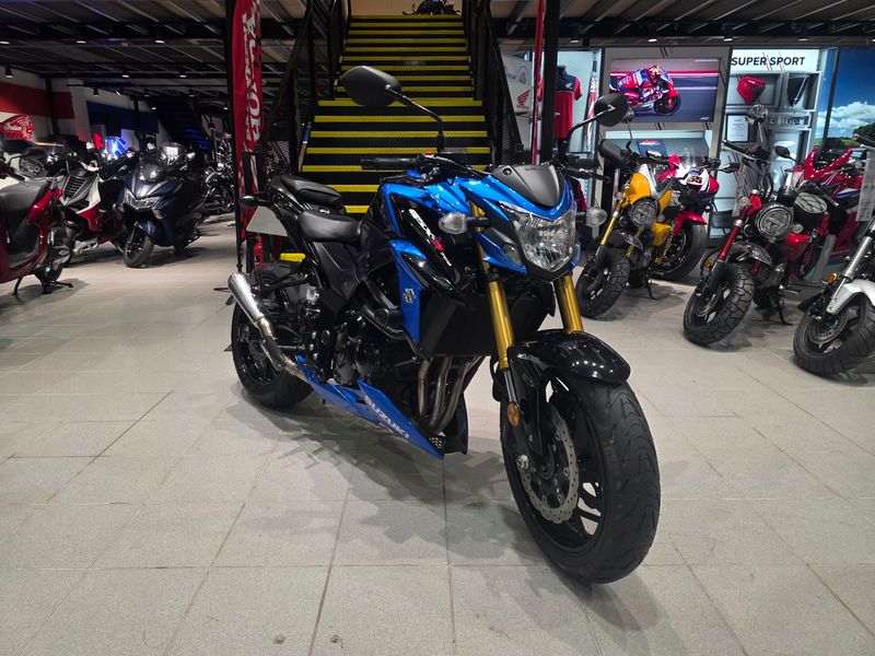 Suzuki GSXS750