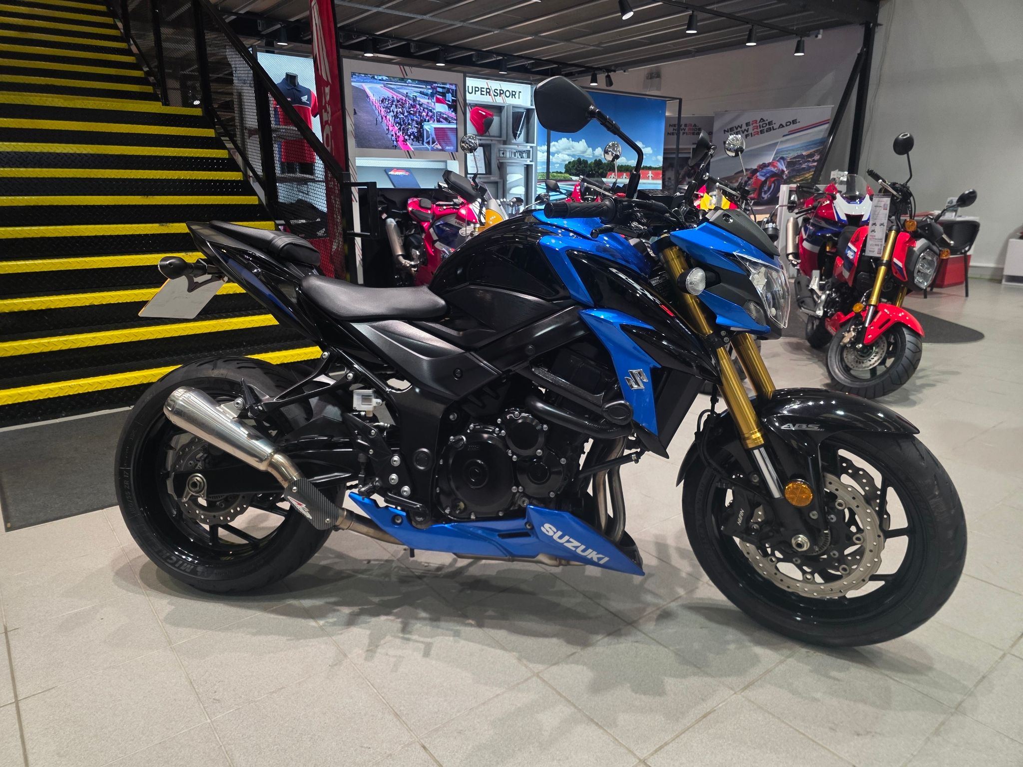 Suzuki GSXS750