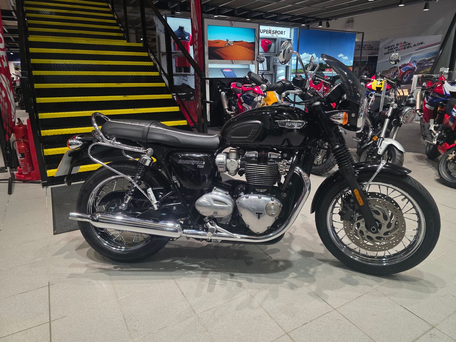 Triumph T120 Black