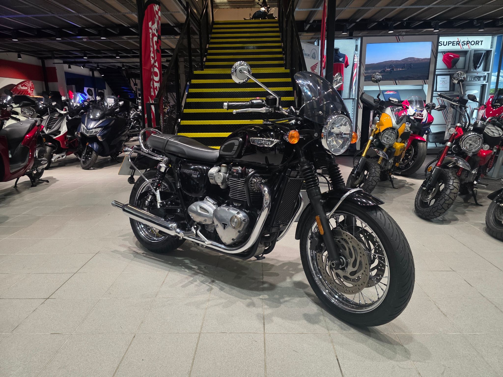 Triumph T120 Black