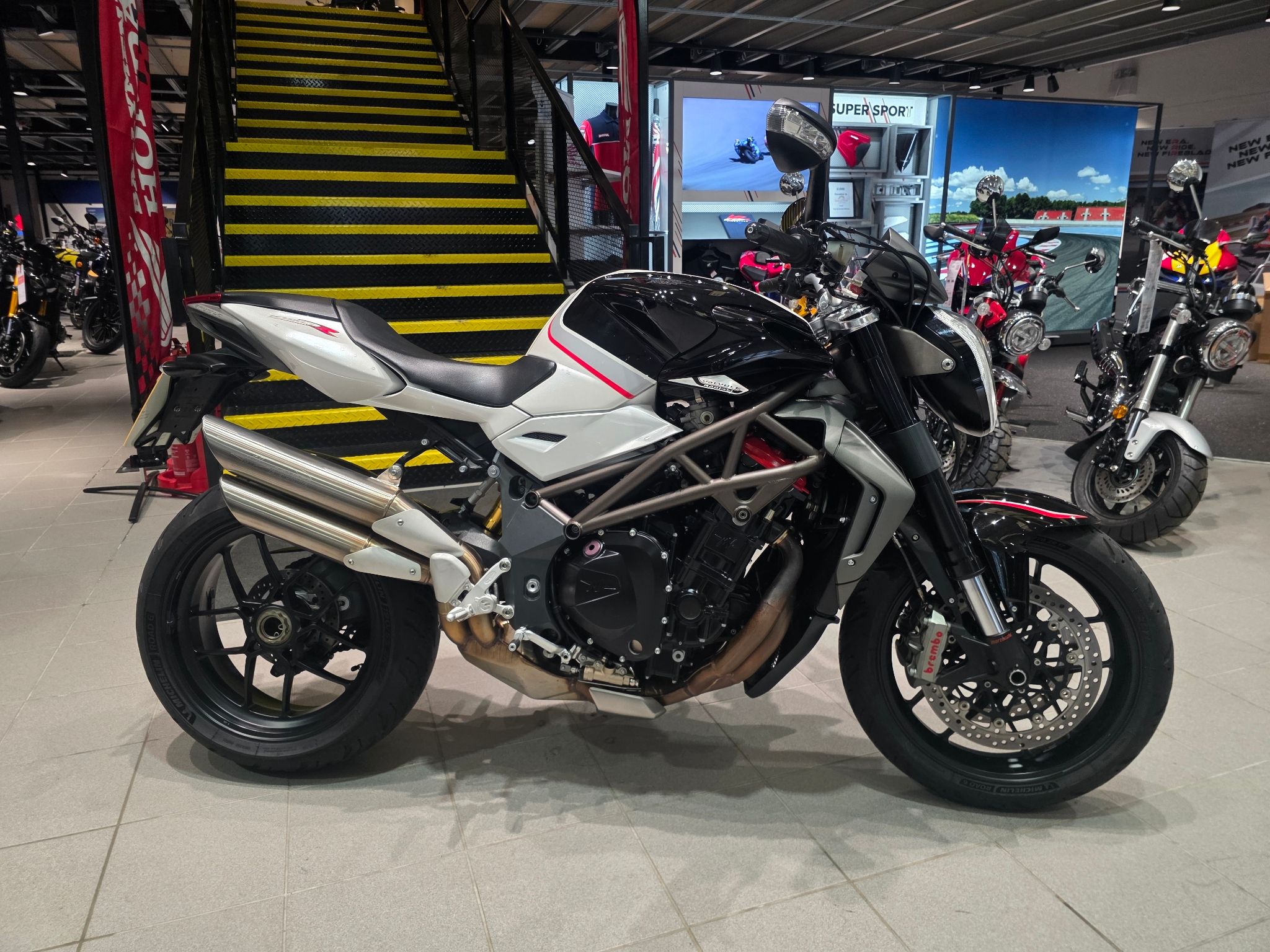 MV Augusta Brutale 1090RR