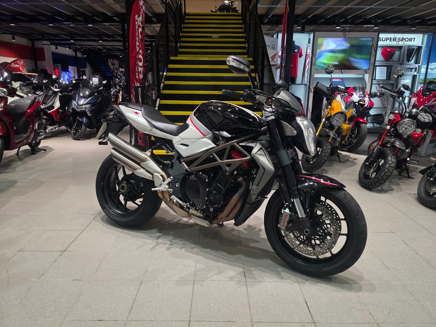 MV Augusta Brutale 1090RR