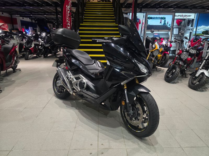 Honda Forza 750