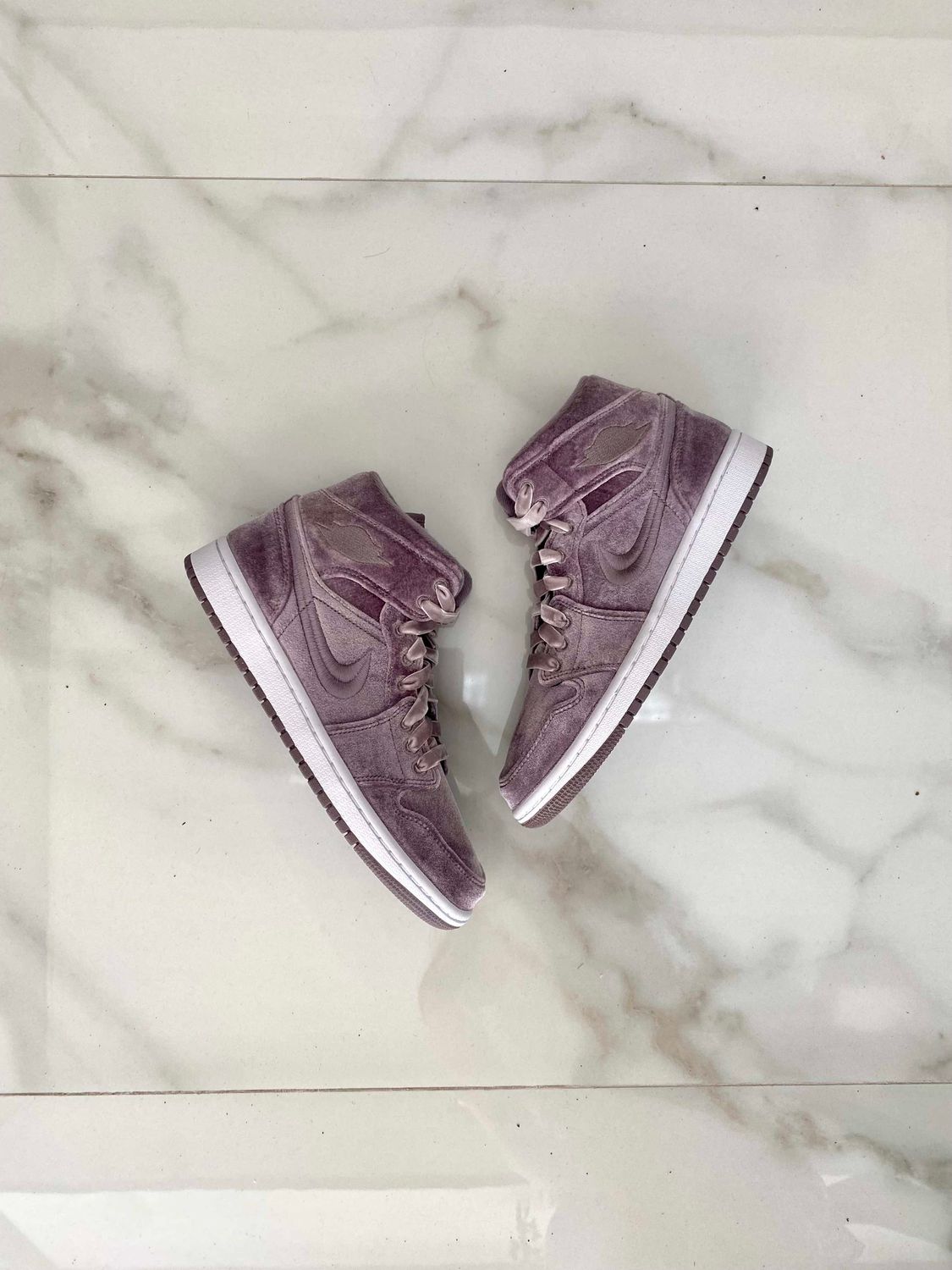 Air Jordan 1 Mid SE Smoke Purple