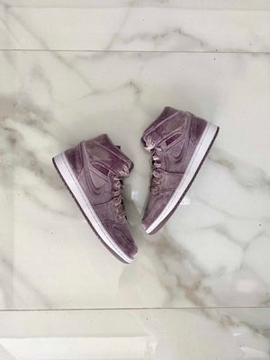 Air Jordan 1 Mid SE Smoke Purple