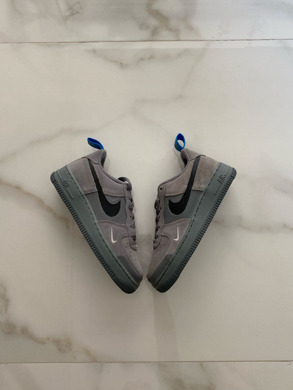Nike Air Force 1 Low Cut Out Swoosh Grey Black (GS)