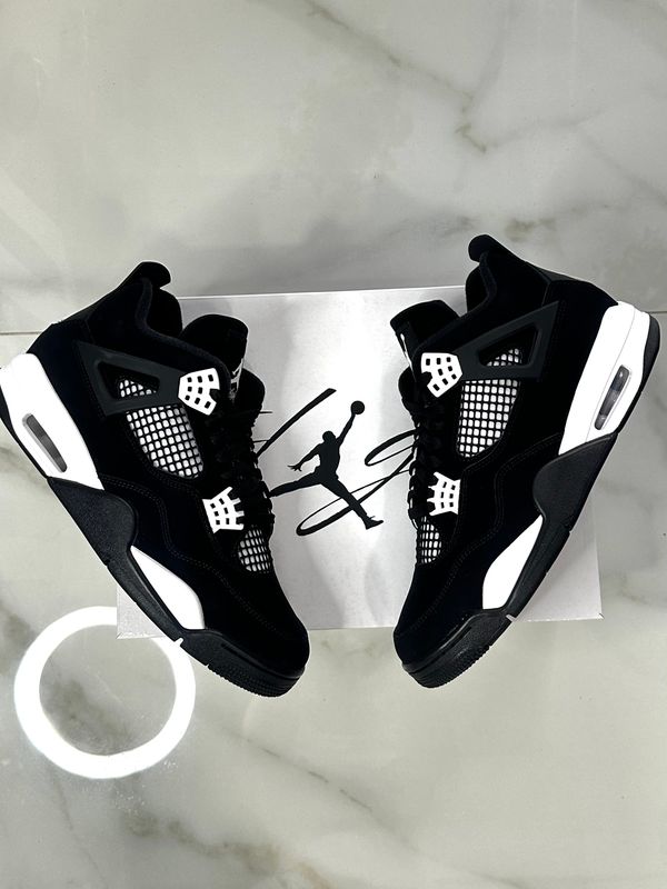 Jordan 4 ‘White Thunder’