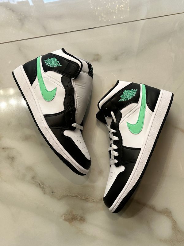 Jordan 1 Mid Green Glow