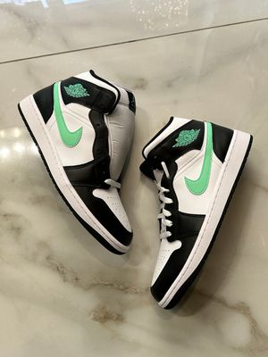 Jordan 1 Mid Green Glow