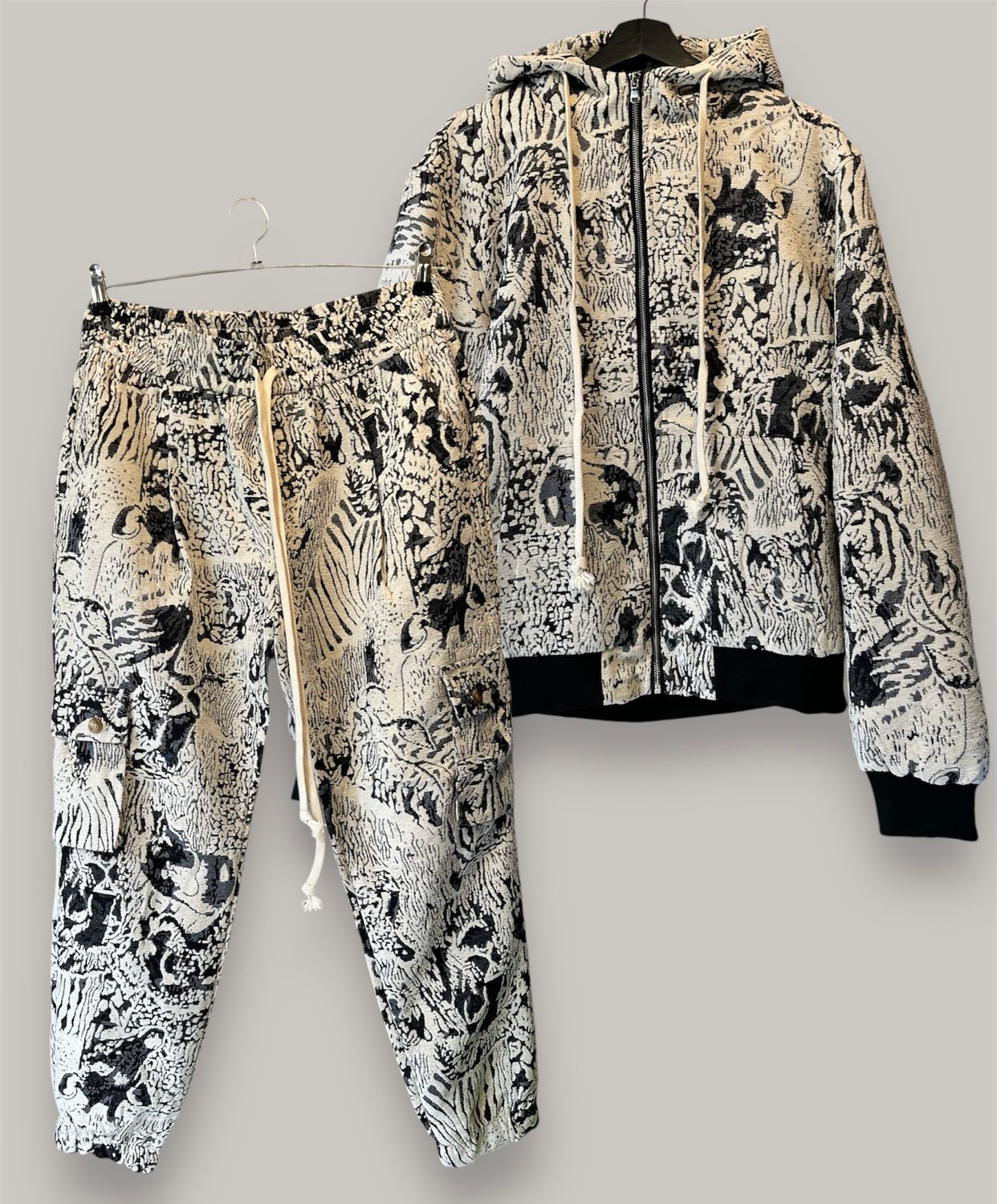 Completo sartoriale Baggy fantasia ricamato