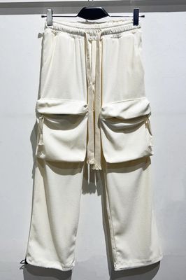 Pantalone cargo a costine con tasconi frontali fondo regolabile