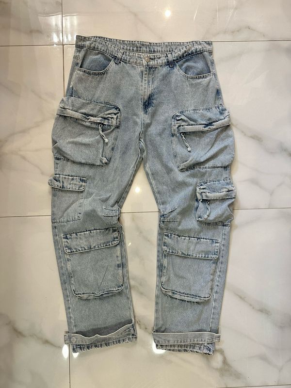 Jeans Cargo con tasconi “zip”