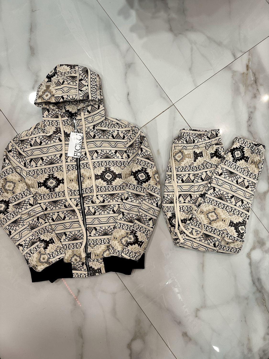 Completo sartoriale Baggy fantasia ricamato