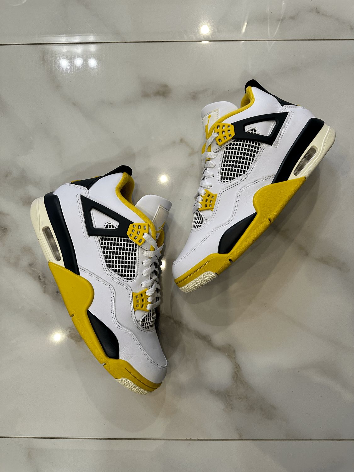 Jordan 4 Vivid Sulfur