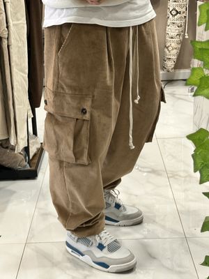Pantalone sartoriale a costine oversize con tasconi fondo largo