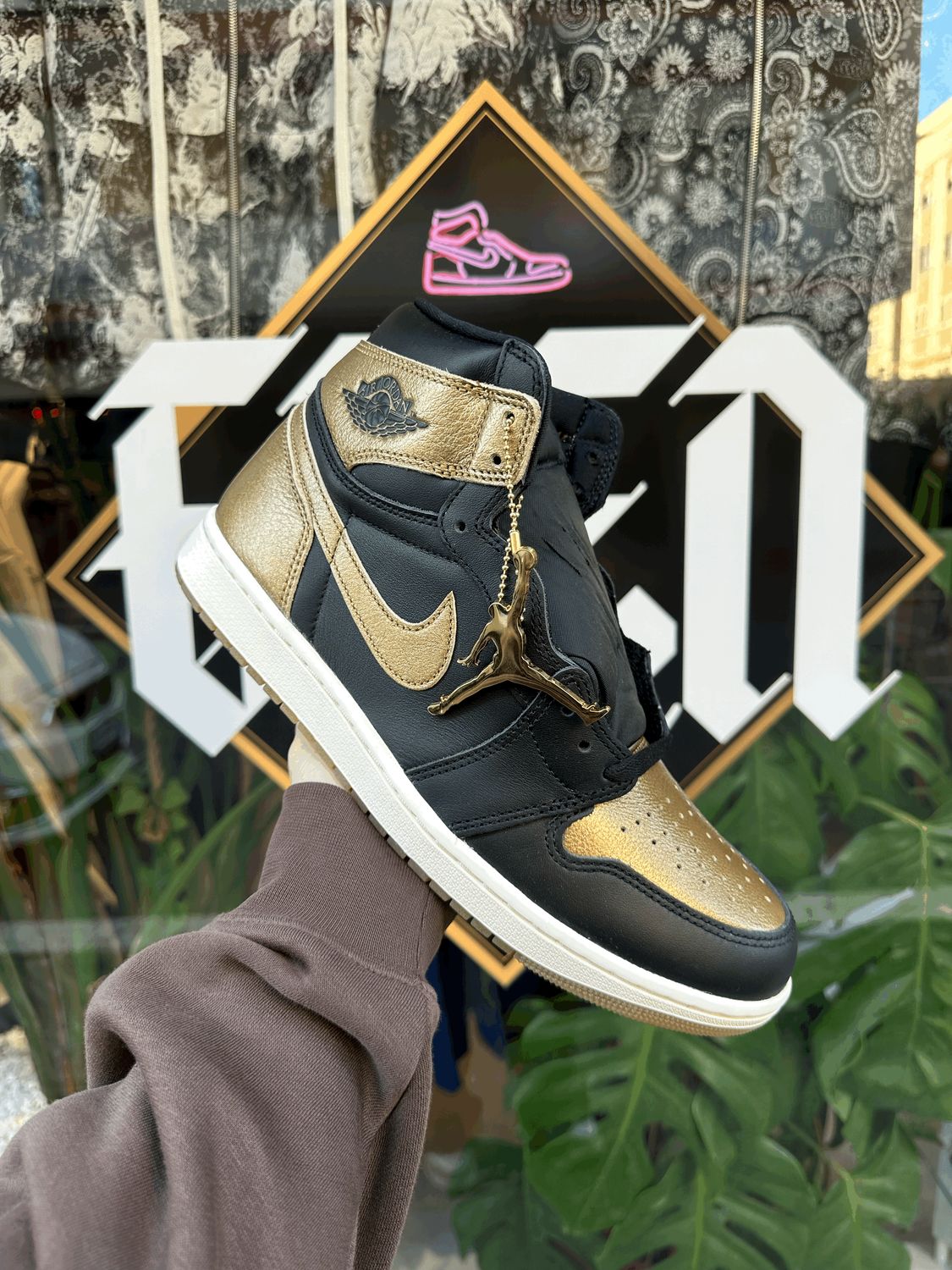 Jordan 1 Retro High Black metallic gold