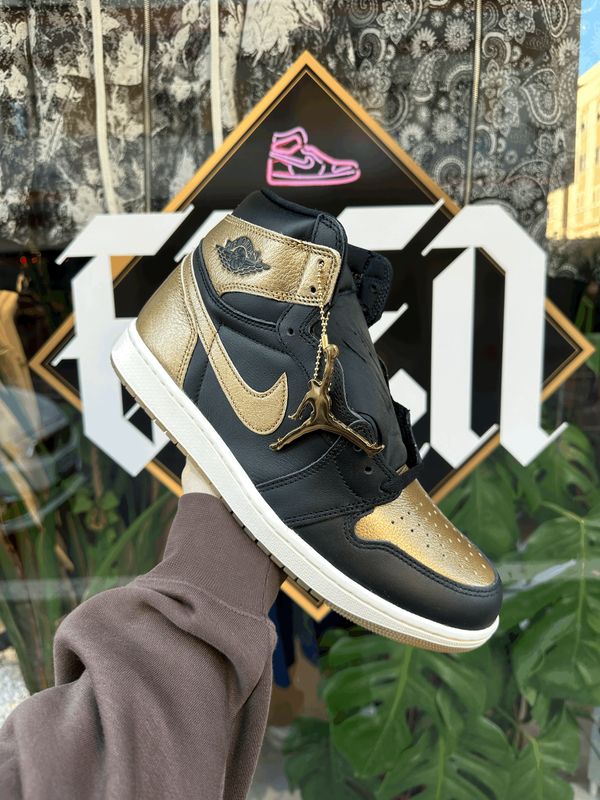 Jordan 1 Retro High Black metallic gold