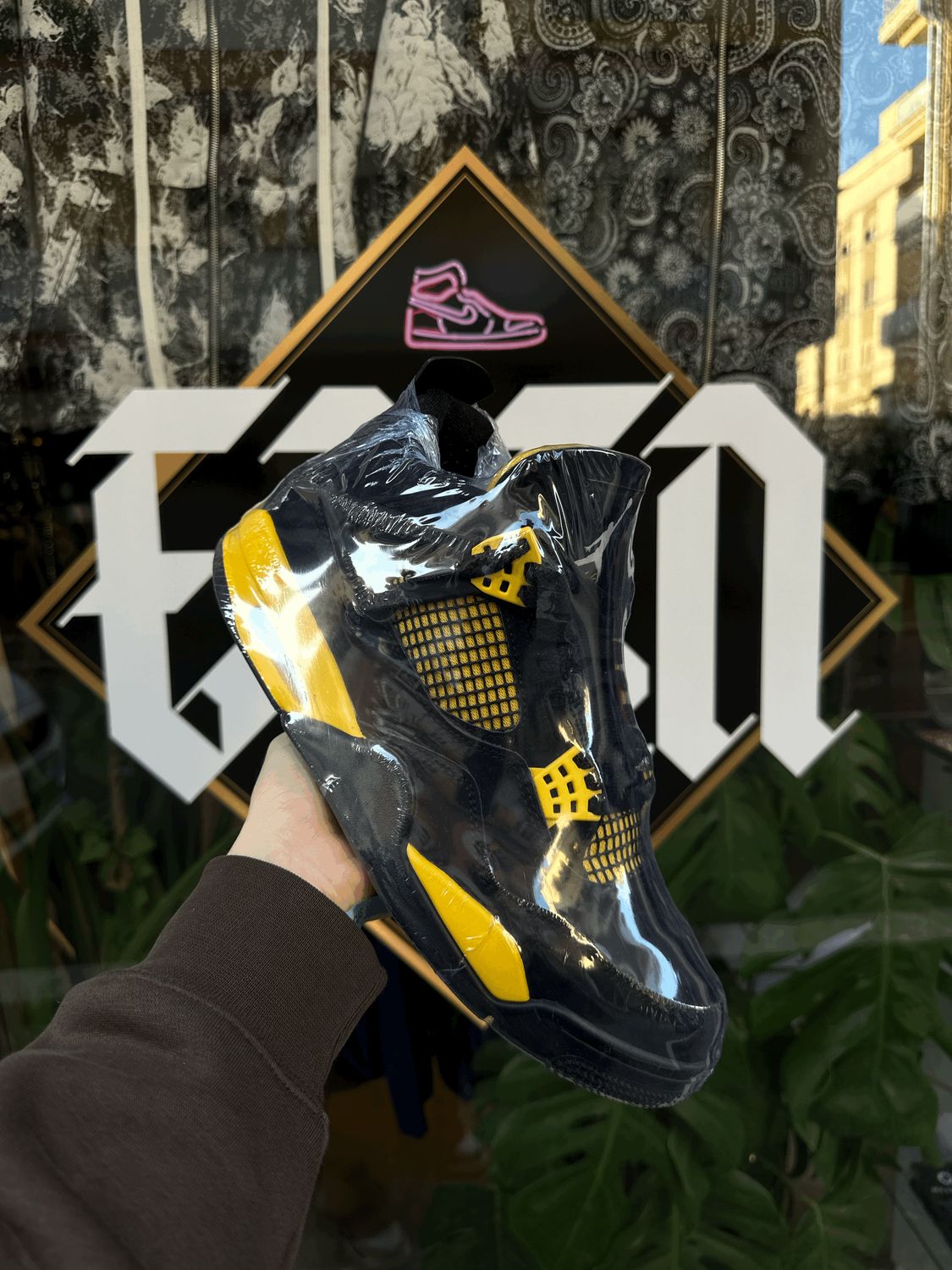 Jordan 4 retro Thunder Yellow