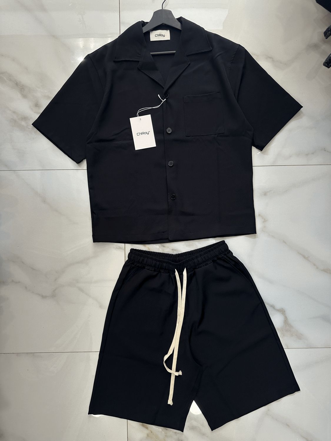Completo corto elegante oversize nero camicia e pantaloncini