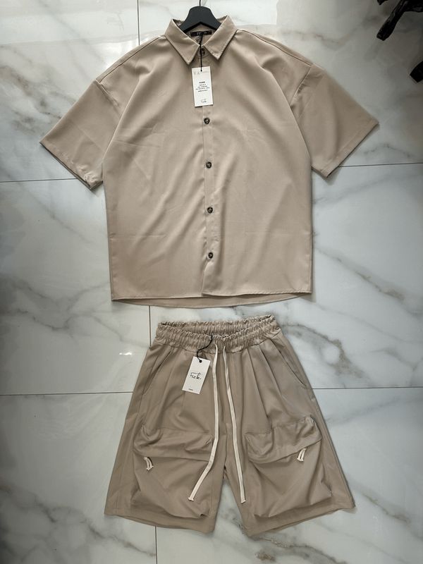 Completo corto elegante oversize beige con tasconi frontali
