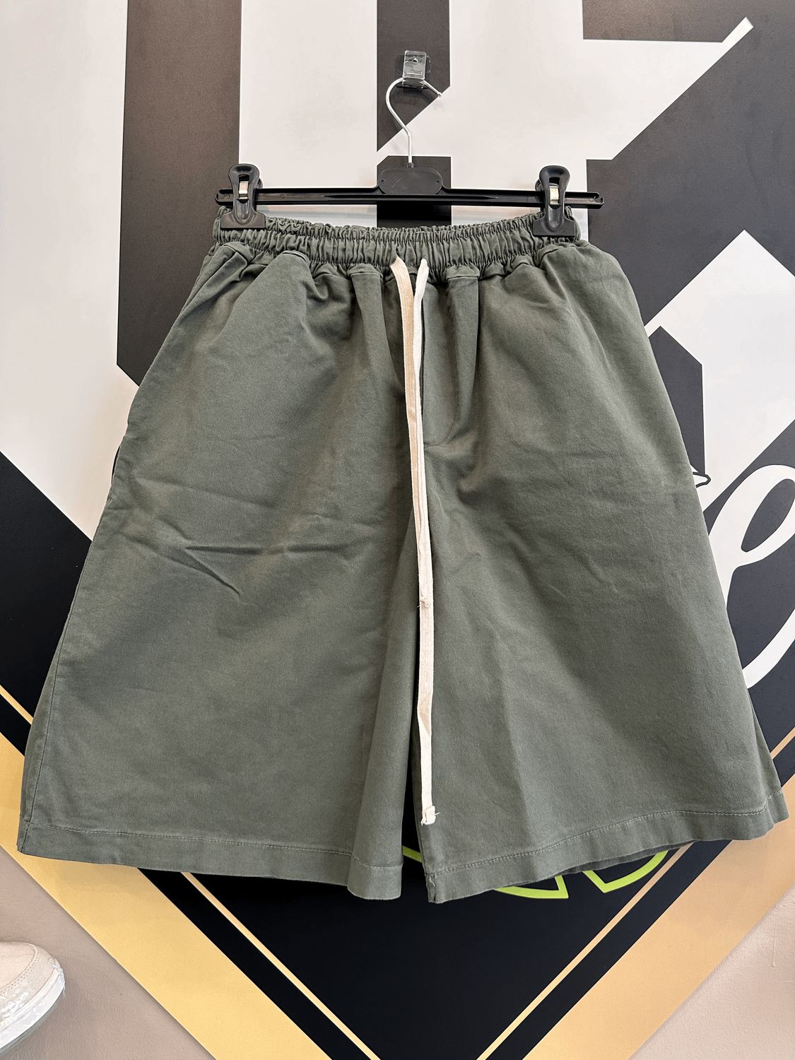 Pantaloncini cargo over premium quality in cotone Verde militare