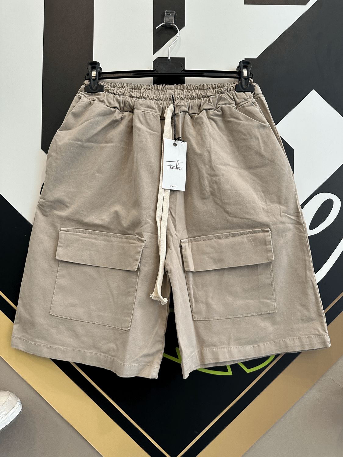 Pantaloncini cargo over premium quality in cotone tasconi frontali Beige
