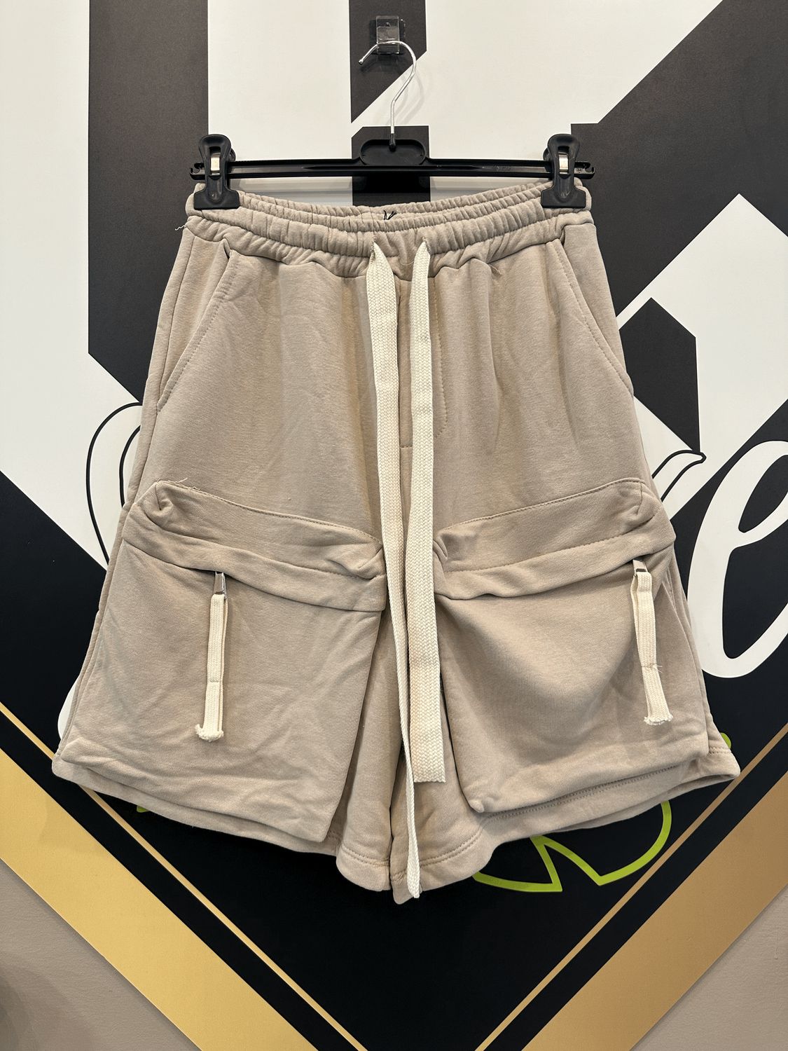 Pantaloncini tuta di cotone con tasconi frontali Beige