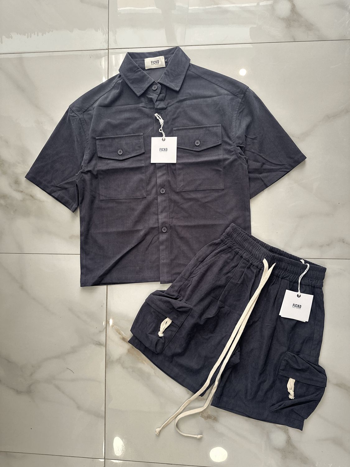 Completo a costine oversize grigio piombo con tasconi camicia e pantaloncini BAMBINO