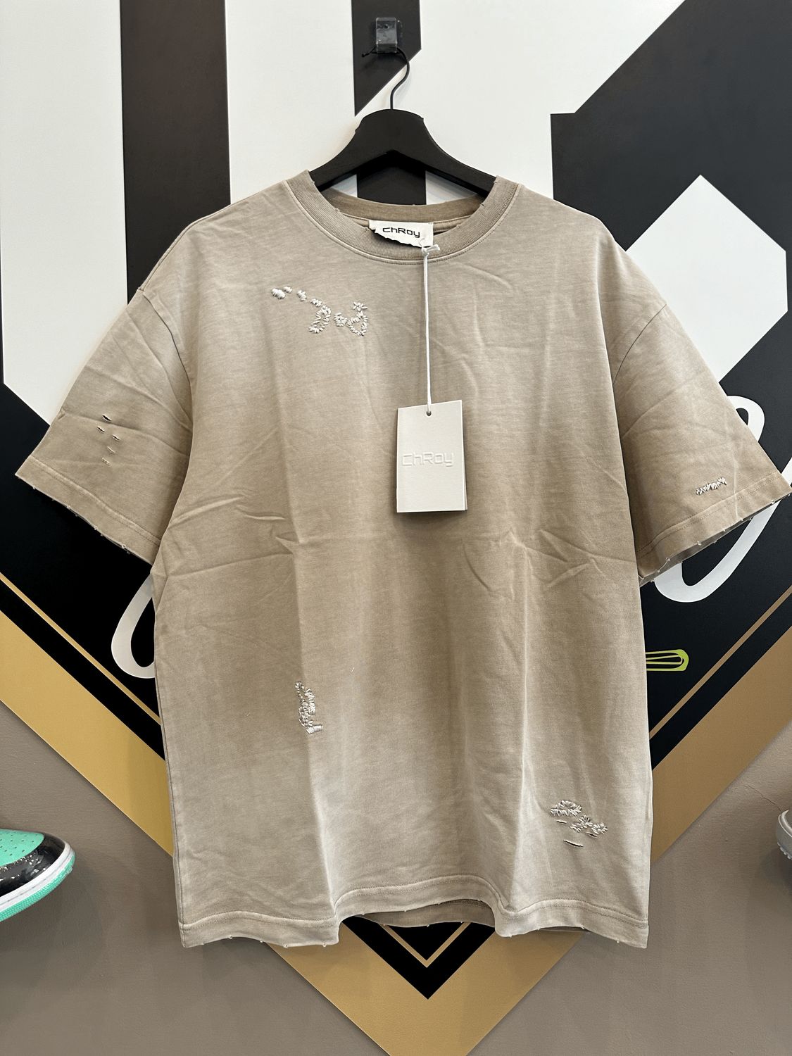 T-shirt oversize Ricamata Stone Wash collo alto con strappi PREMIUM