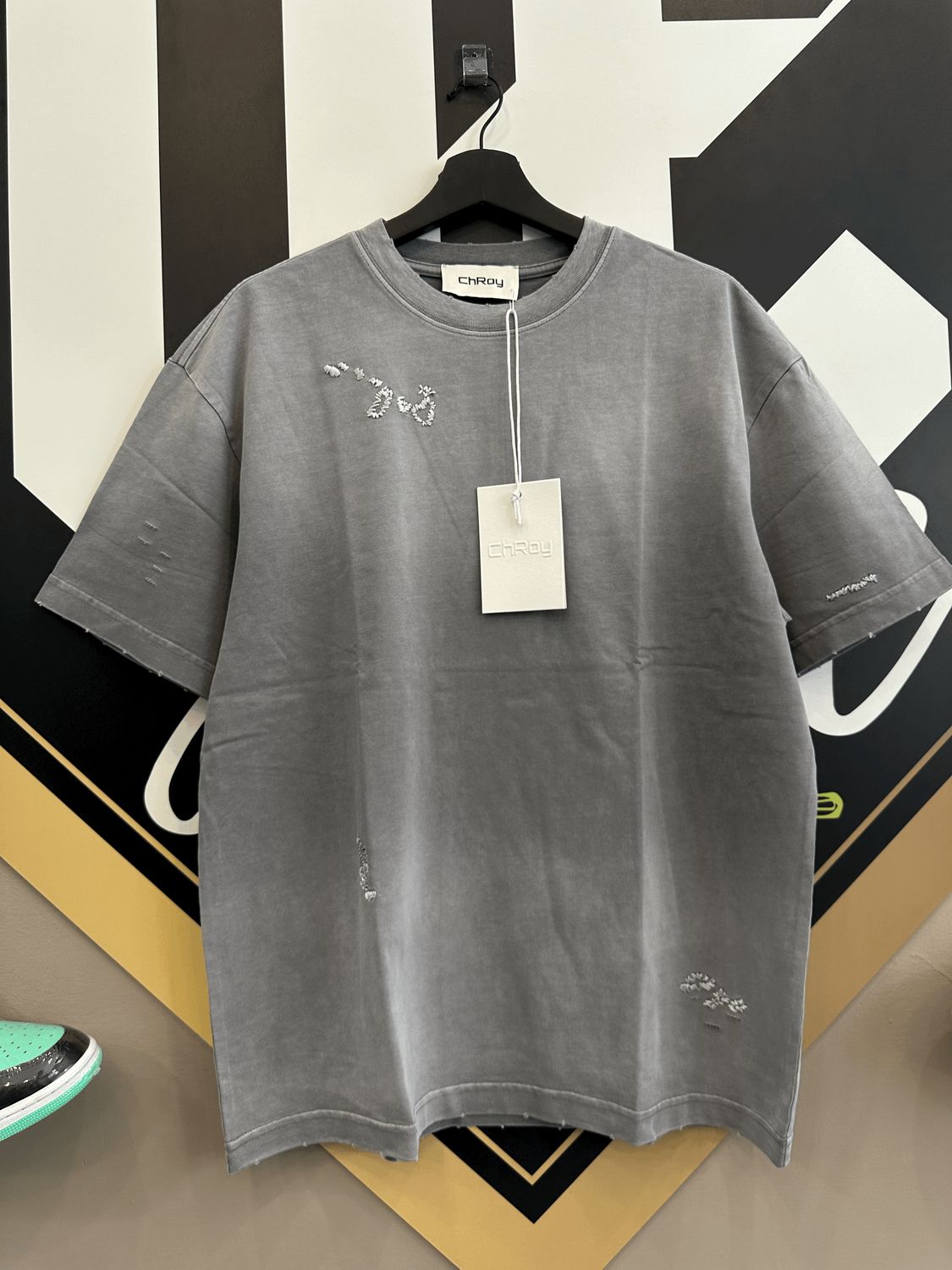 T-shirt oversize Ricamata Stone Wash collo alto con strappi PREMIUM