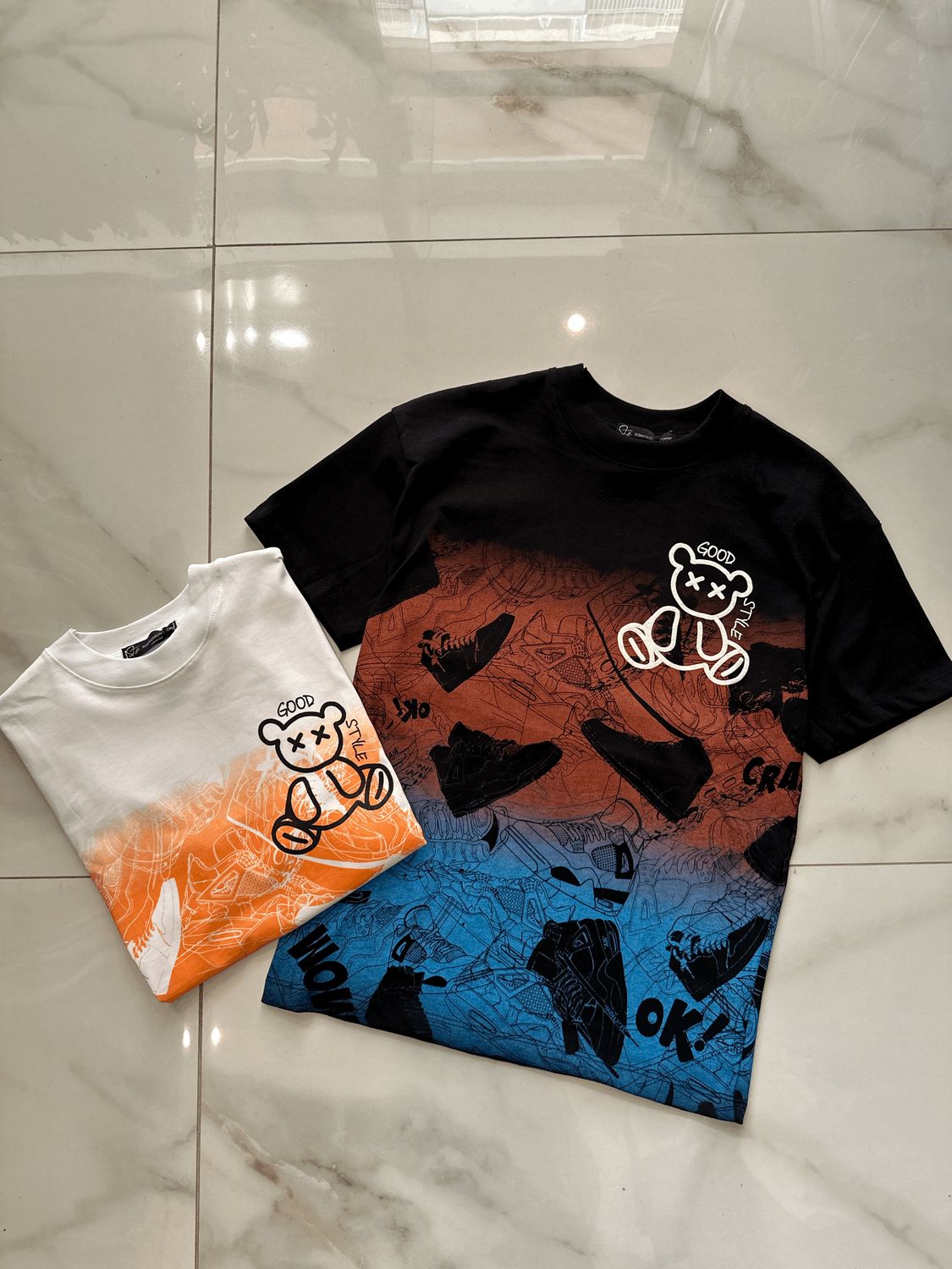 T-shirt oversize collo alto BAMBINO &#39;SNKRS&#39;
