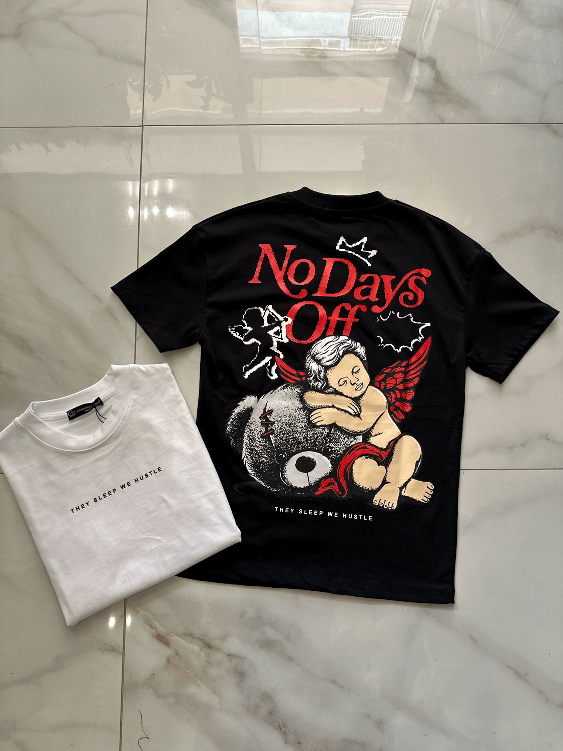 T-shirt oversize collo alto BAMBINO &#39;No days off&#39;
