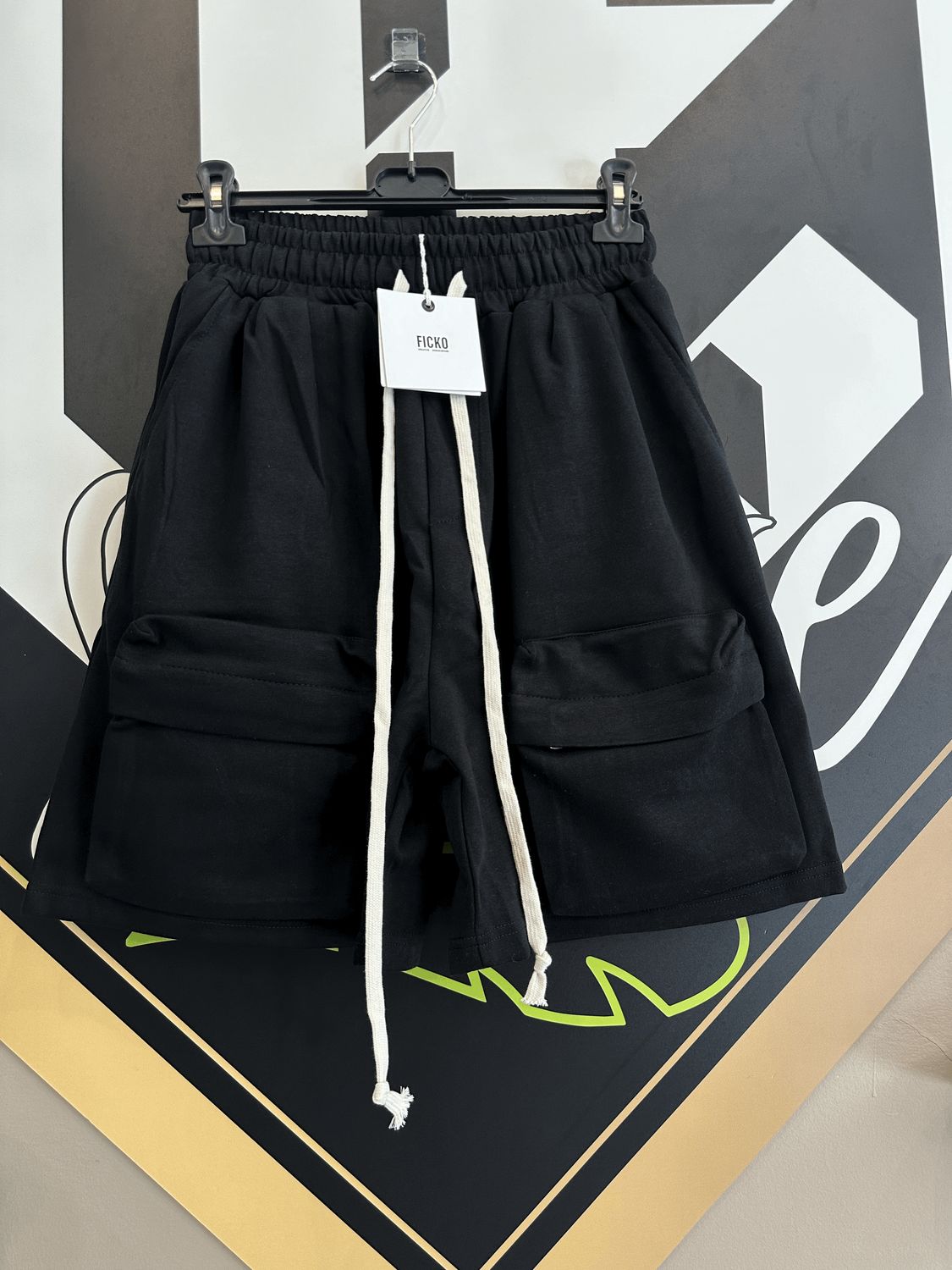 Pantaloncini di cotone con tasconi frontali Nero