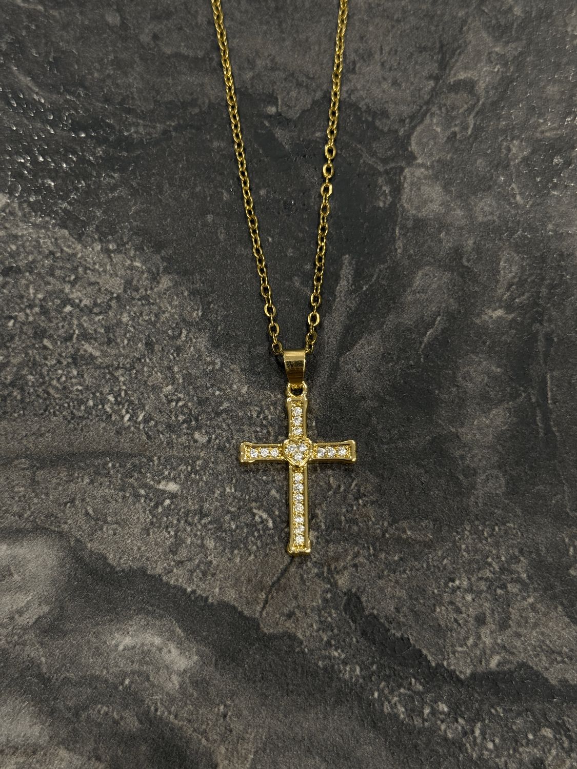 Collana croce con diamanti color oro