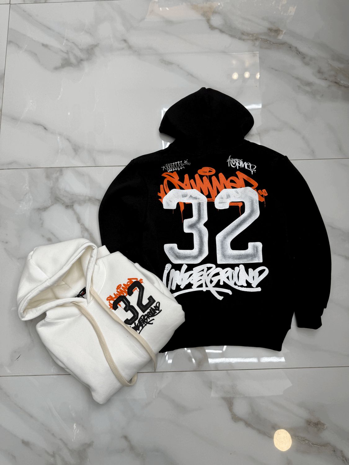 Felpa BAMBINO con cappuccio e stampa fronte retro "32" Felpa BAMBINO con cappuccio e stampa fronte retro "32"